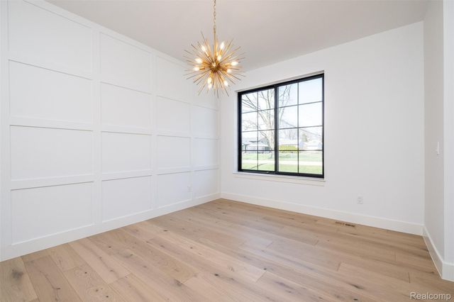 50 Lesdale Drive, Troy, MI 48085