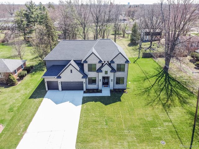 50 Lesdale Drive, Troy, MI 48085
