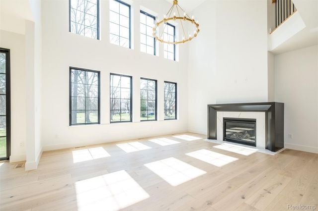 50 Lesdale Drive, Troy, MI 48085
