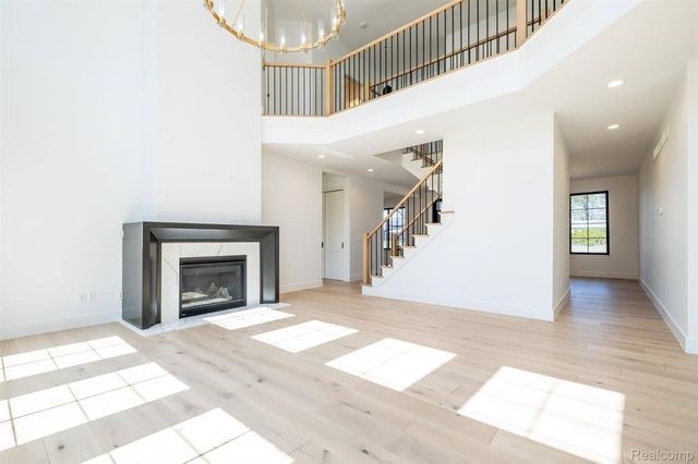 50 Lesdale Drive, Troy, MI 48085