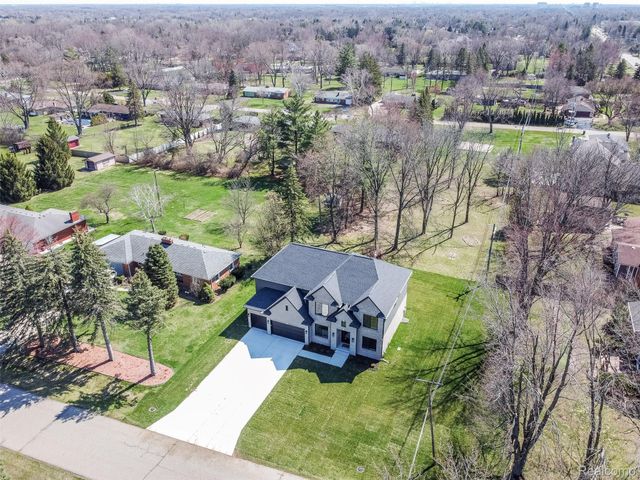 50 Lesdale Drive, Troy, MI 48085