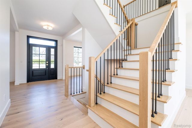 50 Lesdale Drive, Troy, MI 48085