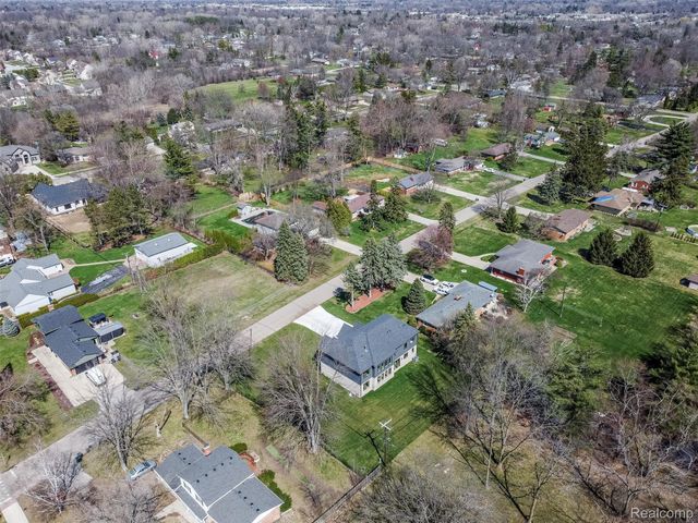 50 Lesdale Drive, Troy, MI 48085