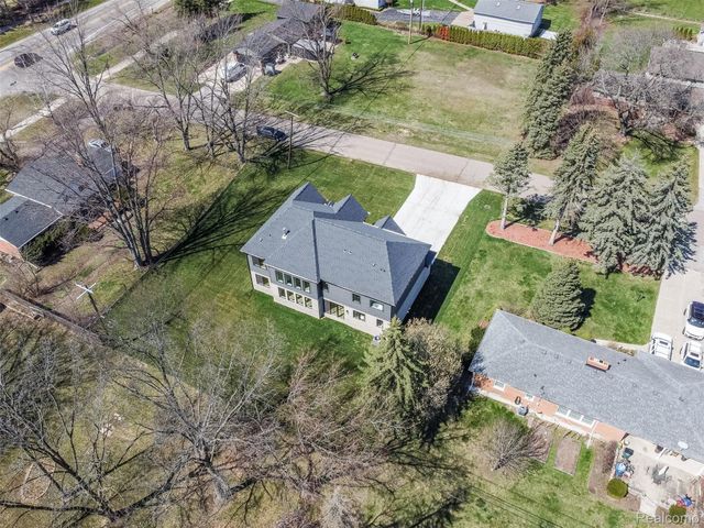50 Lesdale Drive, Troy, MI 48085