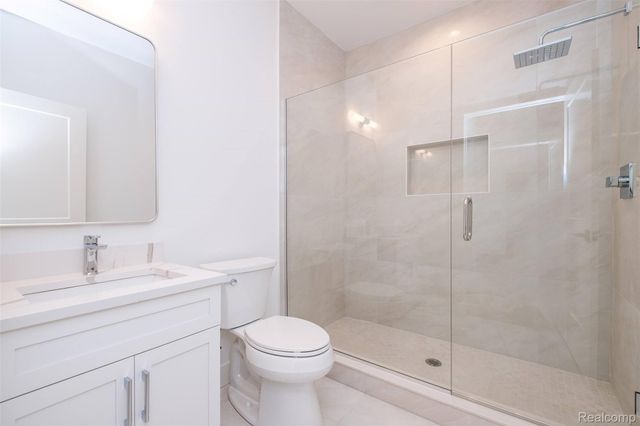 50 Lesdale Drive, Troy, MI 48085