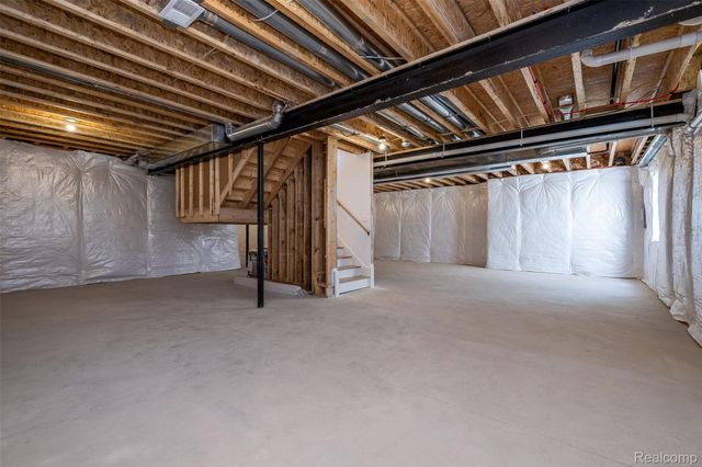 50 Lesdale Drive, Troy, MI 48085