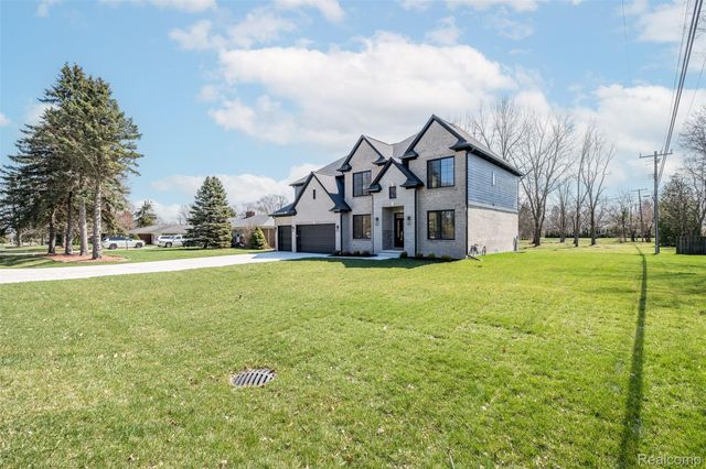 50 Lesdale Drive, Troy, MI 48085
