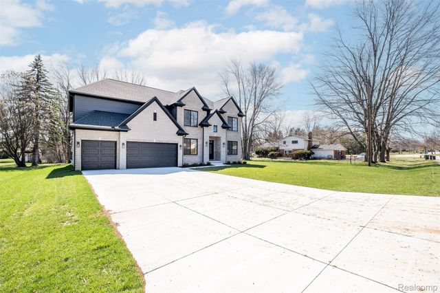 50 Lesdale Drive, Troy, MI 48085