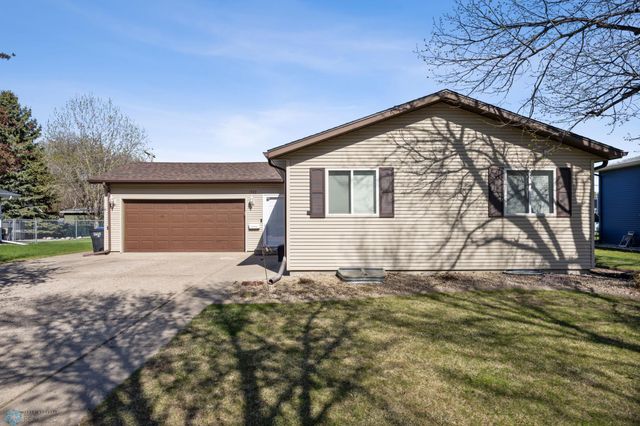1922 18th Street S, Fargo, ND 58103