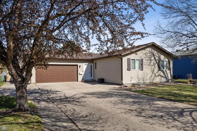 1922 18th Street S, Fargo, ND 58103