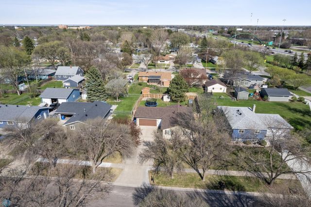 1922 18th Street S, Fargo, ND 58103
