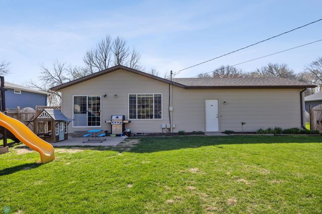 1922 18th Street S, Fargo, ND 58103