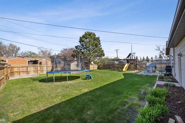 1922 18th Street S, Fargo, ND 58103