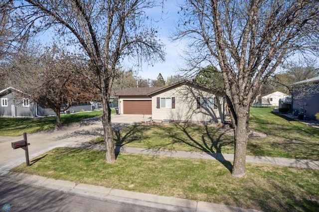 1922 18th Street S, Fargo, ND 58103