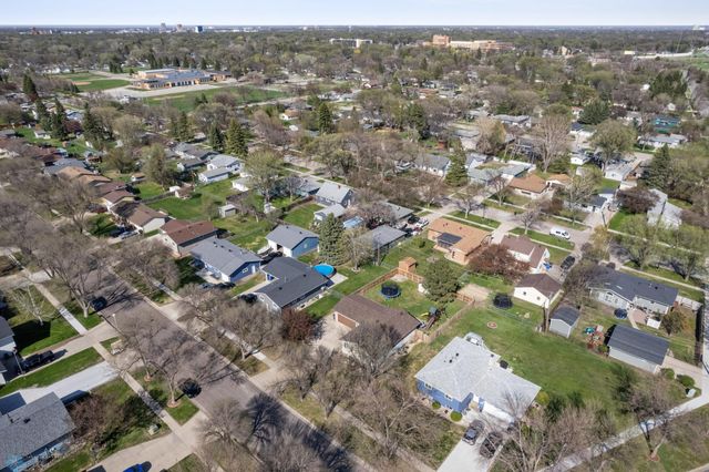 1922 18th Street S, Fargo, ND 58103