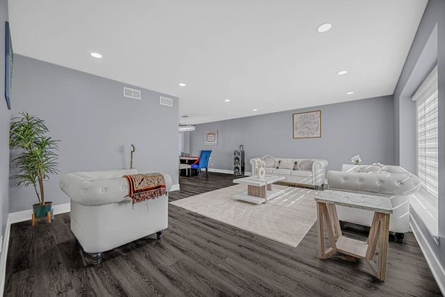 8324 Bromley Street, Orland Park, IL 60462