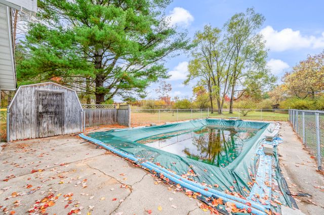 18751 16 Mile Rd, Big Rapids Twp, MI 49307