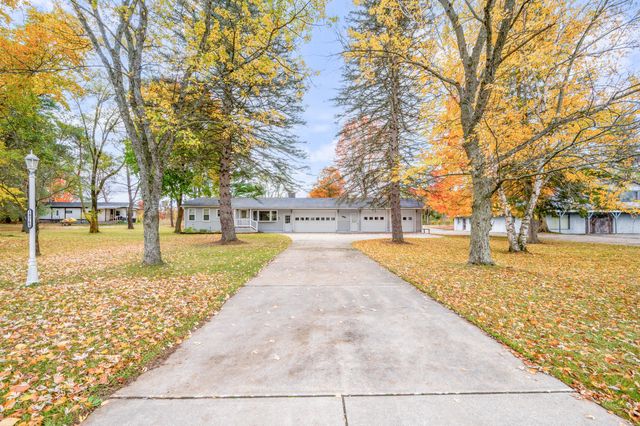 18751 16 Mile Rd, Big Rapids Twp, MI 49307