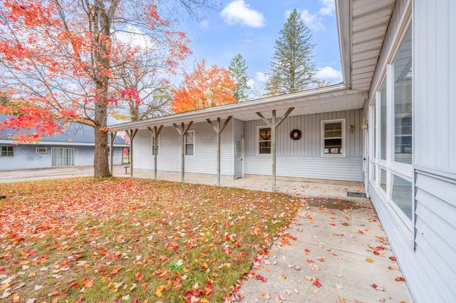 18751 16 Mile Rd, Big Rapids Twp, MI 49307