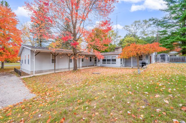 18751 16 Mile Rd, Big Rapids Twp, MI 49307