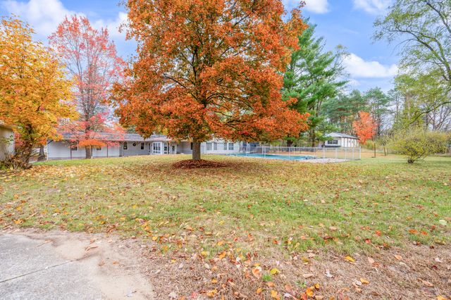 18751 16 Mile Rd, Big Rapids Twp, MI 49307