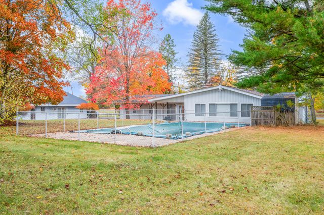 18751 16 Mile Rd, Big Rapids Twp, MI 49307