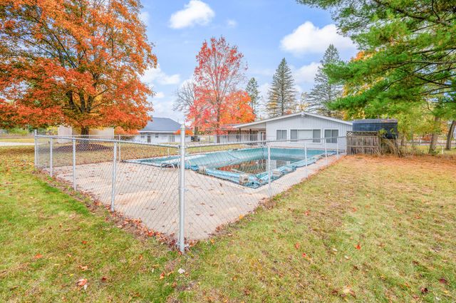 18751 16 Mile Rd, Big Rapids Twp, MI 49307