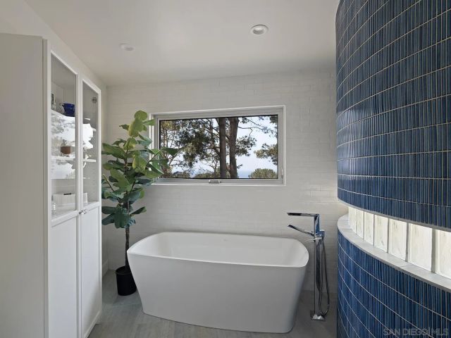 390 Hidden Pines Rd, Del Mar, CA 92014