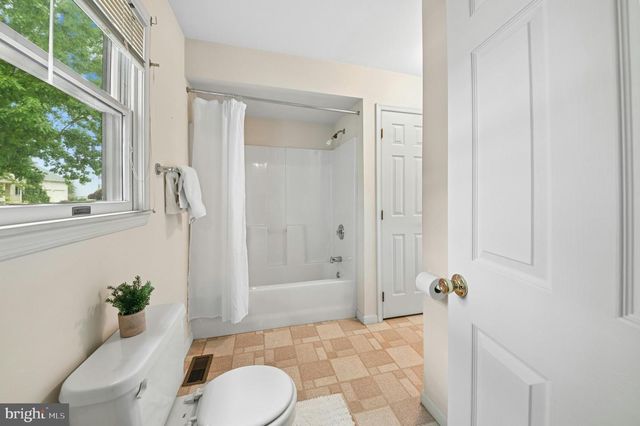 4245 ALDER RD, Bethlehem, PA 18020
