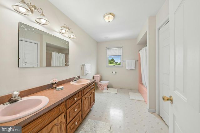 4245 ALDER RD, Bethlehem, PA 18020