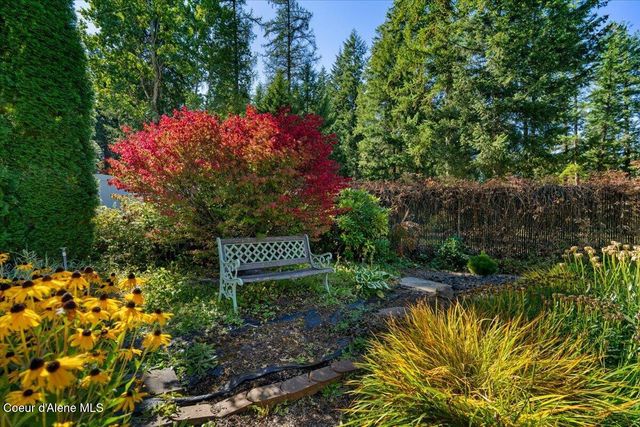 12975 N Ferndale Dr, Hayden, ID 83835