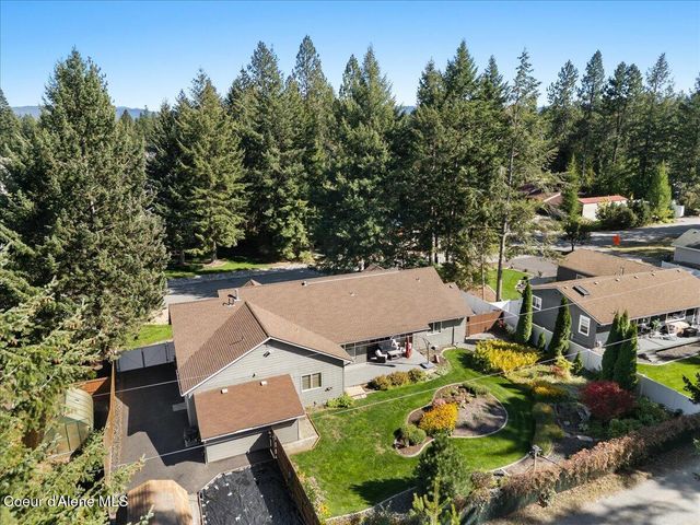 12975 N Ferndale Dr, Hayden, ID 83835