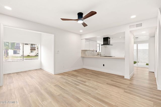2832 E WALTANN Lane 1, Phoenix, AZ 85032