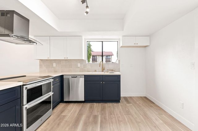 2832 E WALTANN Lane 1, Phoenix, AZ 85032