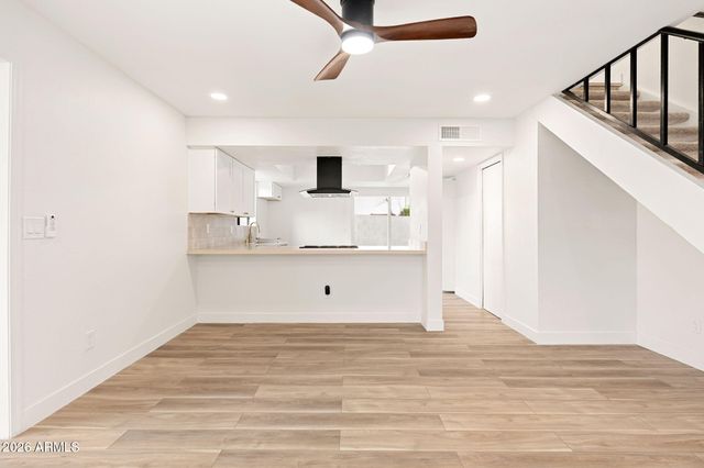 2832 E WALTANN Lane 1, Phoenix, AZ 85032