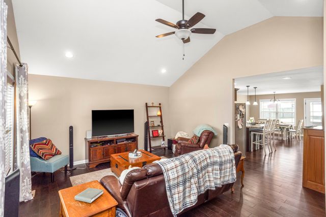 77 Shawna Ln, Hillsboro, TN 37342