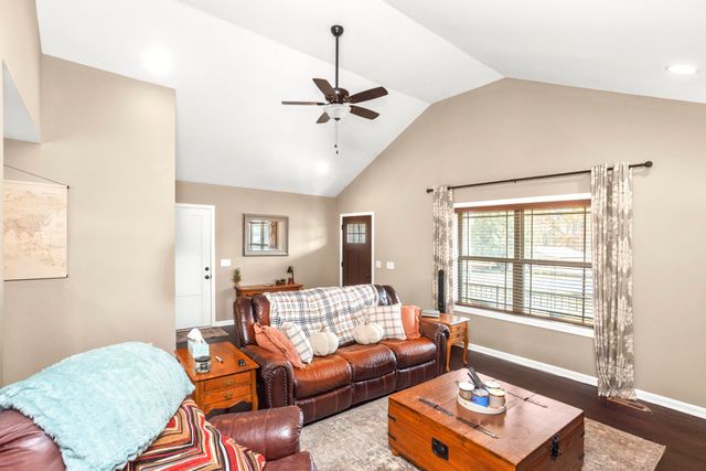 77 Shawna Ln, Hillsboro, TN 37342