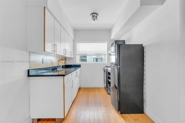 8080 Tatum Waterway Dr 25, Miami Beach, FL 33141