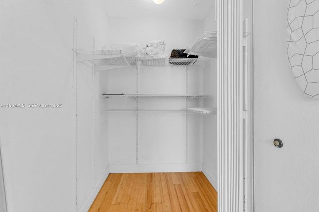 8080 Tatum Waterway Dr 25, Miami Beach, FL 33141