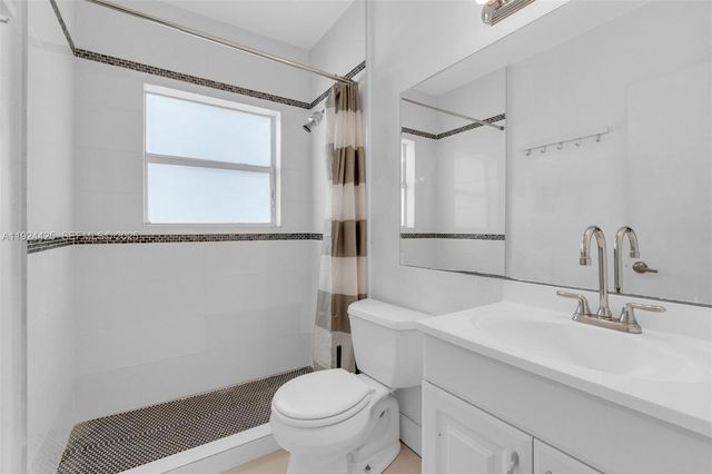 8080 Tatum Waterway Dr 25, Miami Beach, FL 33141