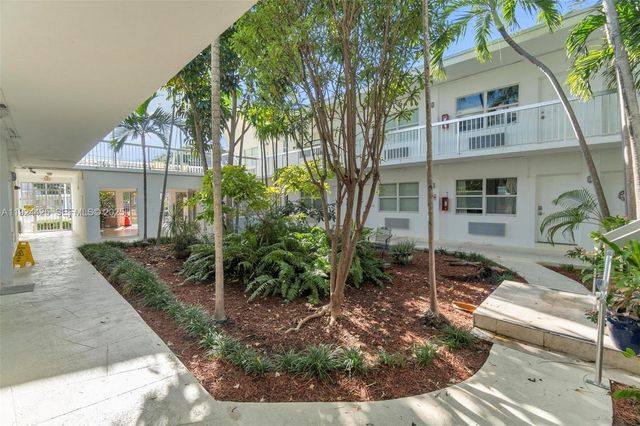 8080 Tatum Waterway Dr 25, Miami Beach, FL 33141