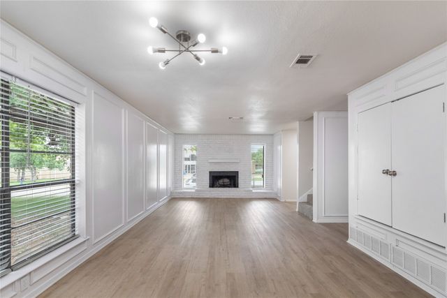 1620 Brown Trail, Hurst, TX 76054