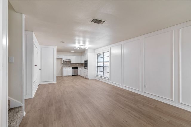 1620 Brown Trail, Hurst, TX 76054