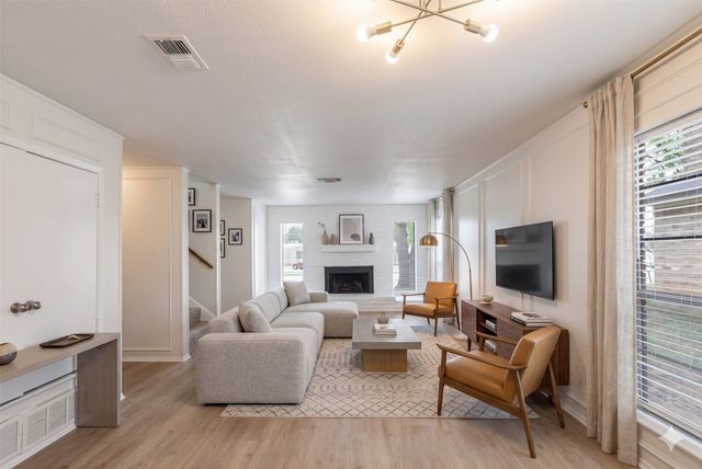 1620 Brown Trail, Hurst, TX 76054