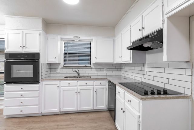 1620 Brown Trail, Hurst, TX 76054