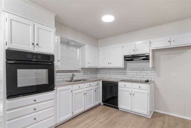 1620 Brown Trail, Hurst, TX 76054