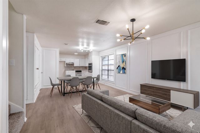 1620 Brown Trail, Hurst, TX 76054