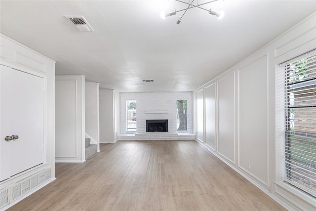 1620 Brown Trail, Hurst, TX 76054