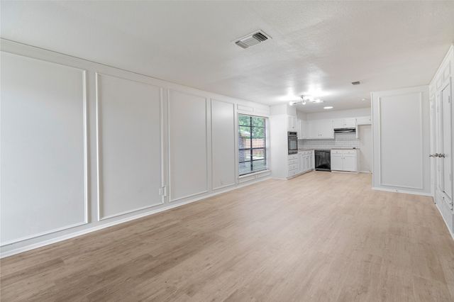 1620 Brown Trail, Hurst, TX 76054