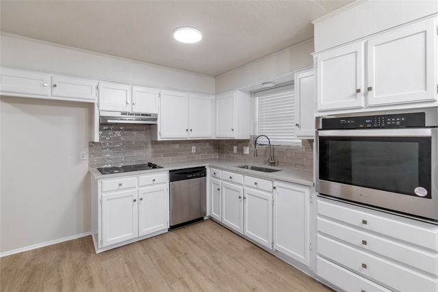1620 Brown Trail, Hurst, TX 76054